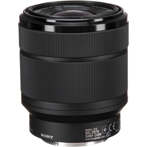 Cámara Full Frame Sony A7 IV con Lente Zoom 28–70 mm